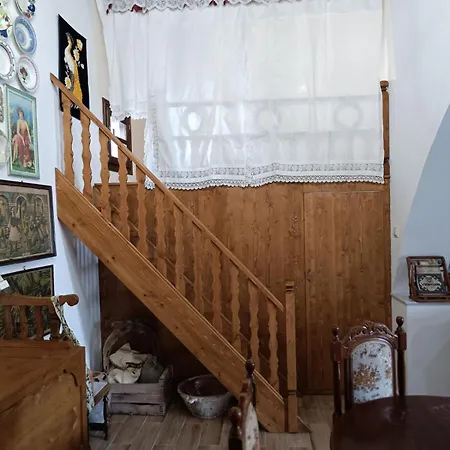 Queen's Traditional House