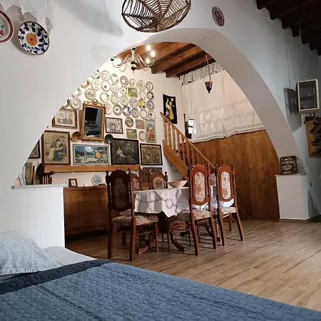 Queen's Traditional House * 아크앤젤로스